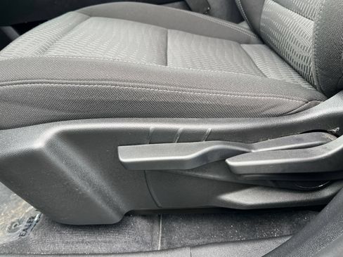 Used 2025 Chevrolet Equinox LT FWD image 23
