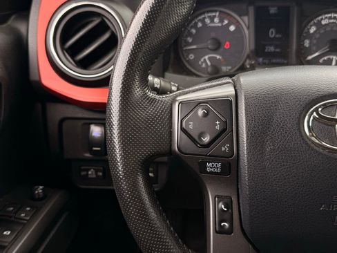 Used 2019 Toyota Tacoma TRD Off-Road image 45
