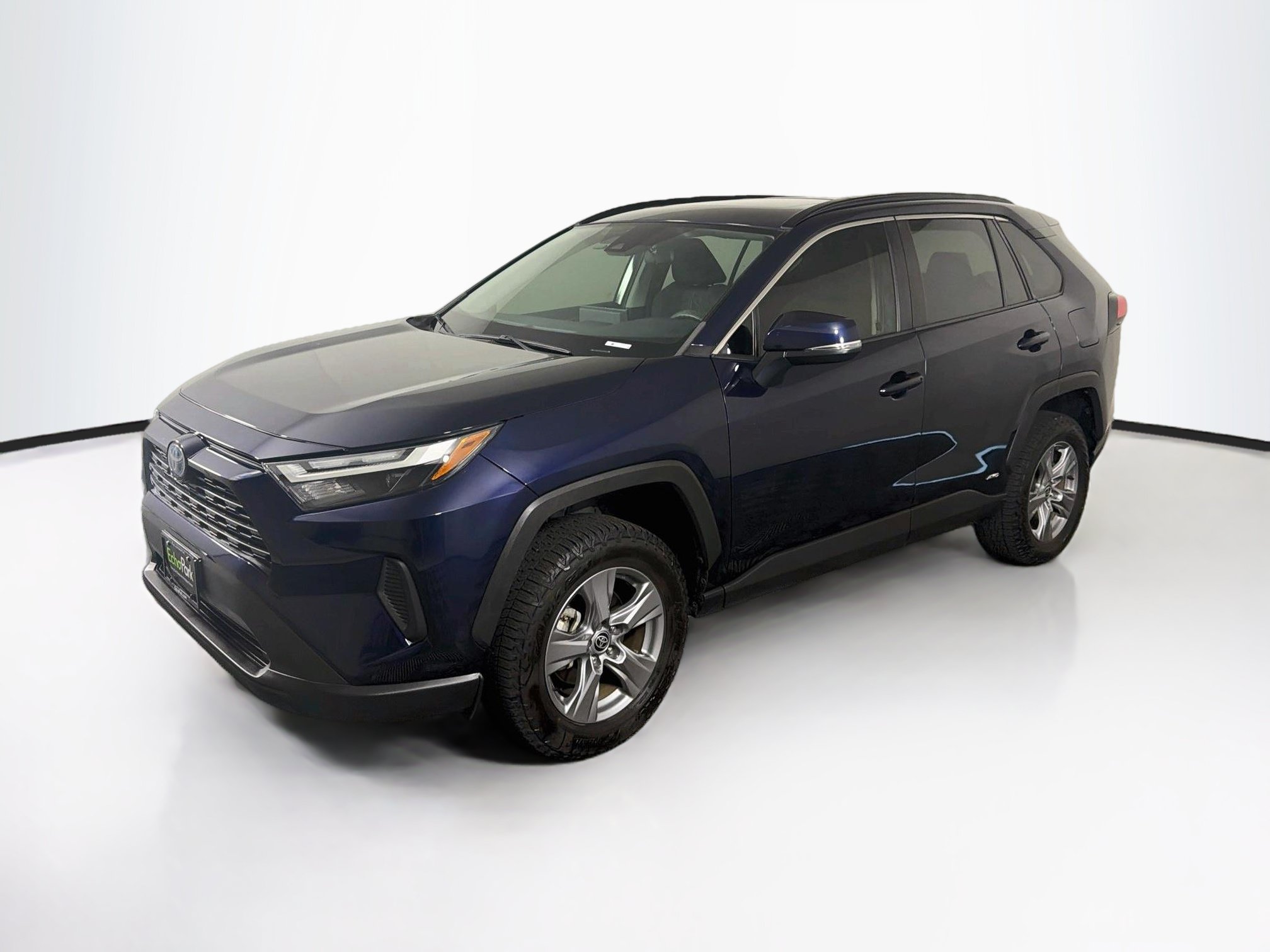 Used 2022 Toyota RAV4 XLE w/ Convenience Package AWD/4WD image 3