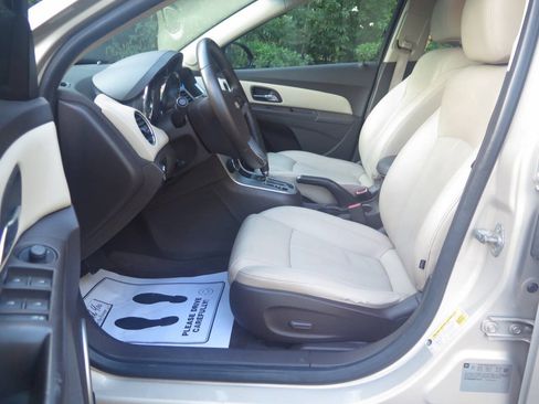 Used 2011 Chevrolet Cruze LTZ FWD image 35