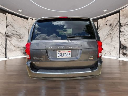 Used 2017 Dodge Grand Caravan SXT image 7