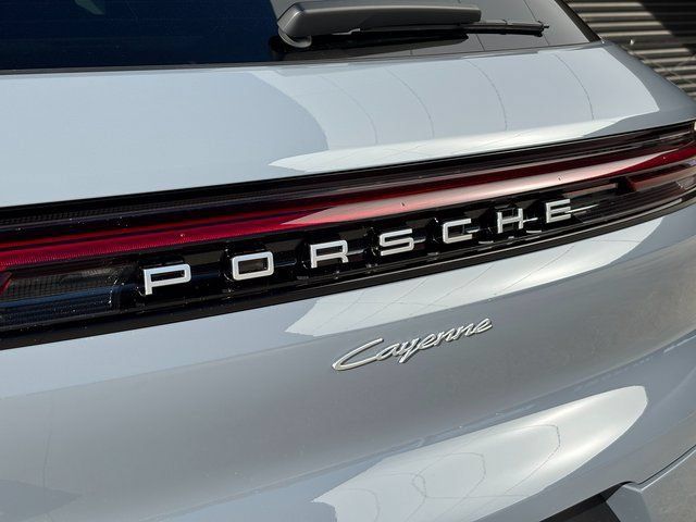 Used 2026 Porsche Cayenne AWD/4WD image 26