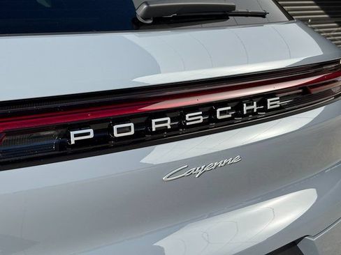 Used 2026 Porsche Cayenne AWD/4WD image 26