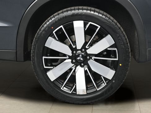 Used 2025 Mitsubishi Outlander SE AWD/4WD image 24
