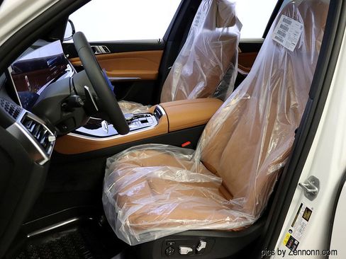 Used 2026 BMW X5 xDrive50e w/ M Sport Package image 11