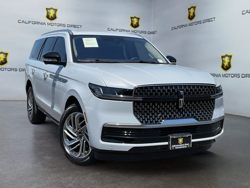 Used 2025 Lincoln Navigator Reserve AWD/4WD image 3