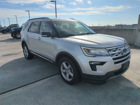 Used 2019 Ford Explorer XLT w/ Equipment Group 202A image 2
