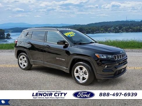 Used 2024 Jeep Compass Latitude AWD/4WD image 1