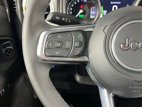 Used 2025 Jeep Wrangler Unlimited Sahara image 14