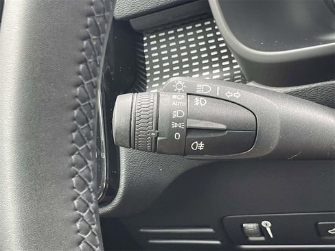 Used 2022 Volvo XC40 T5 R-Design w/ Climate Package image 21