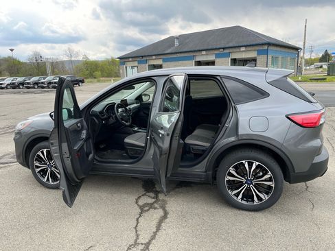 Used 2022 Ford Escape SE w/ SE Sport Appearance Package AWD/4WD image 8