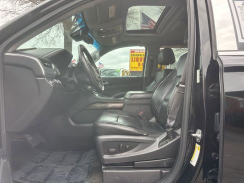 Used 2015 Chevrolet Suburban LT image 3