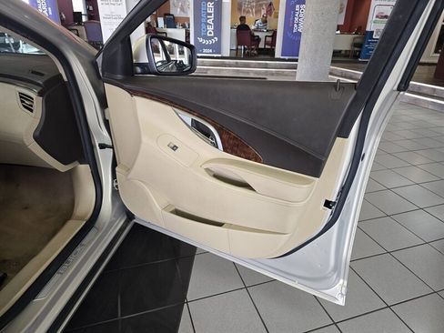 Used 2010 Buick LaCrosse CXL FWD image 12