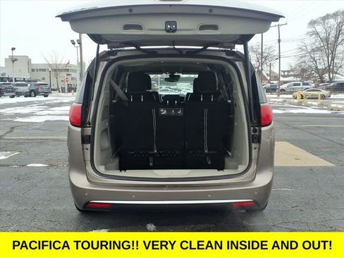 Used 2018 Chrysler Pacifica Touring-L w/ Advanced Safetytec Group image 8