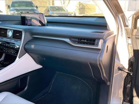 Used 2019 Lexus RX 350L w/ Premium Package image 17