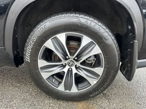 Used 2022 Toyota Highlander XLE AWD/4WD image 14