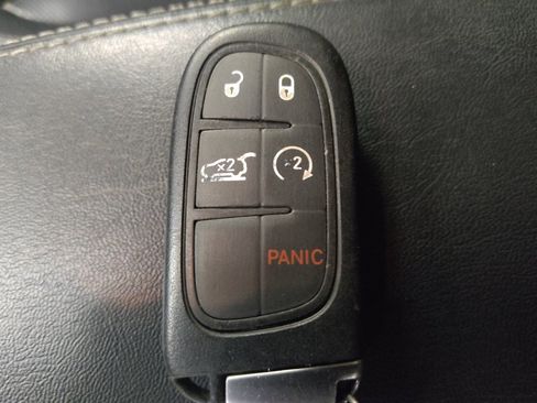 Used 2019 Jeep Cherokee Limited image 32