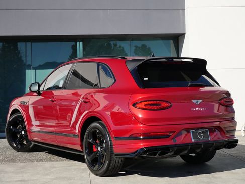 Used 2022 Bentley Bentayga image 3