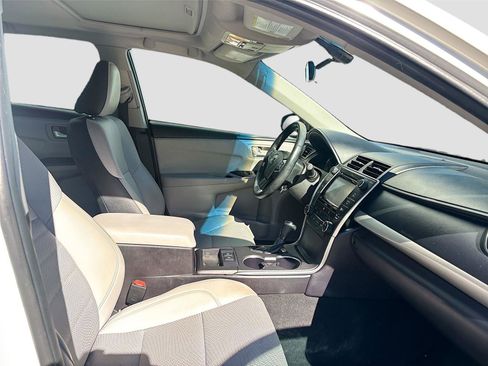 Used 2016 Toyota Camry SE image 30