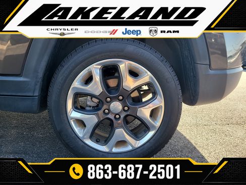 Used 2018 Jeep Compass Limited w/ Navigation Group AWD/4WD image 8