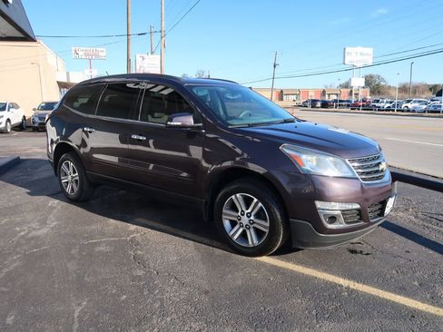 Used 2015 Chevrolet Traverse LT image 2