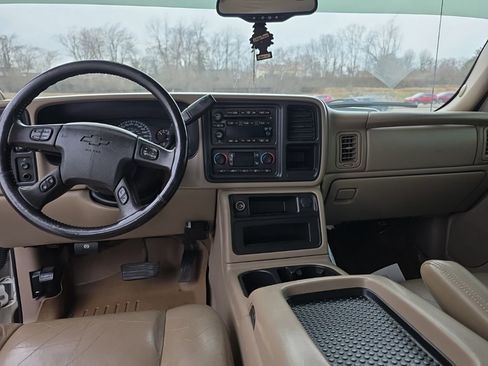 Used 2006 Chevrolet Silverado 3500 LT w/ Heavy-Duty Power Package image 10