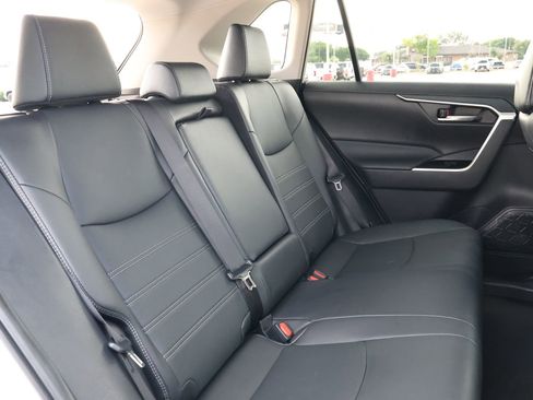 Used 2025 Toyota RAV4 XLE Premium FWD image 32