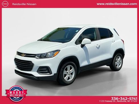 Used 2022 Chevrolet Trax LS w/ Tint and Cruise Package AWD/4WD image 1