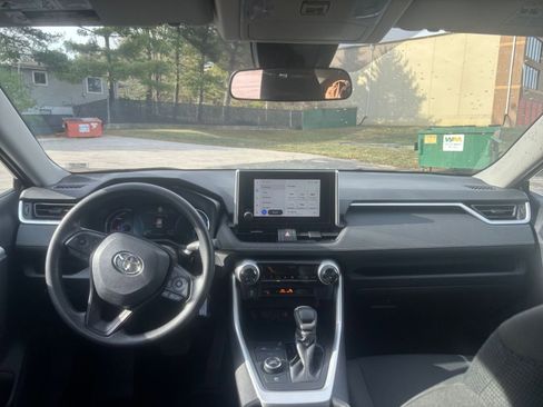 Used 2025 Toyota RAV4 LE image 31