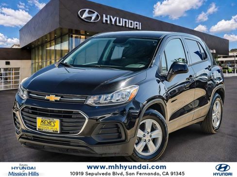 Used 2020 Chevrolet Trax LS w/ Tint and Cruise Package FWD image 1