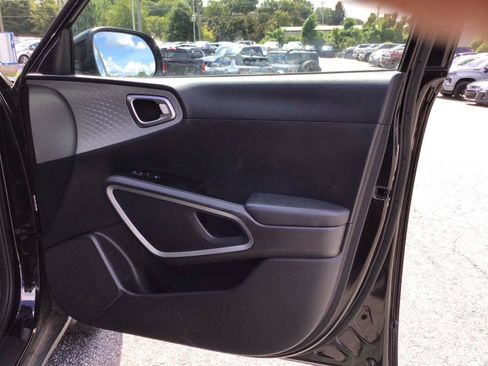 Used 2022 Kia Soul LX FWD image 7