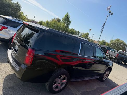 Used 2020 Chevrolet Suburban LS w/ Max Trailering Package AWD/4WD image 6