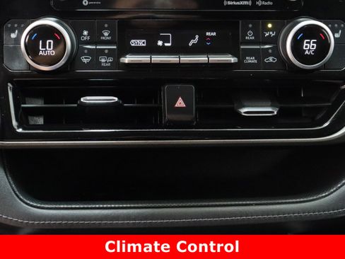 Used 2020 Toyota Highlander XLE image 20