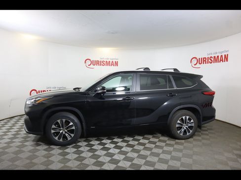 Used 2023 Toyota Highlander XLE image 8