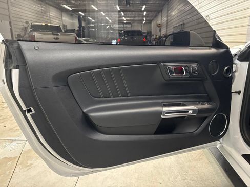 Used 2017 Ford Mustang GT Premium w/ GT Performance Package RWD image 8