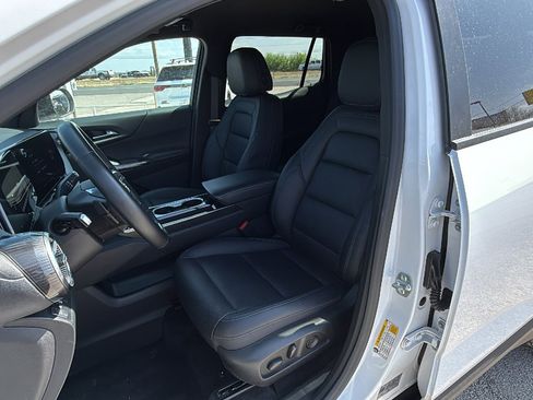 Used 2025 Chevrolet Equinox LT w/ Convenience Package II image 12