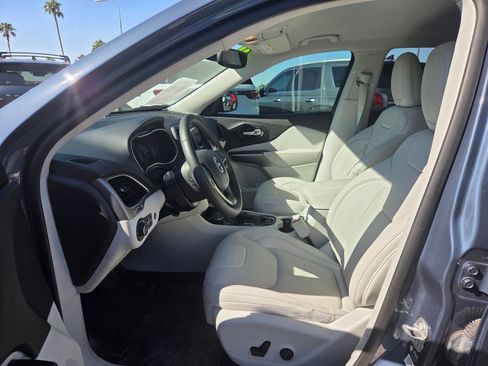 Used 2021 Jeep Cherokee Latitude Lux w/ Comfort/Convenience Group image 16