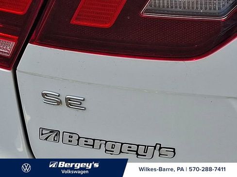 Certified 2022 Volkswagen Tiguan SE R-Line AWD/4WD image 12