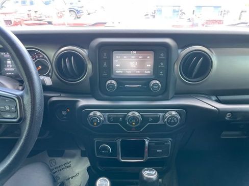 Used 2018 Jeep Wrangler Unlimited Sport AWD/4WD image 12