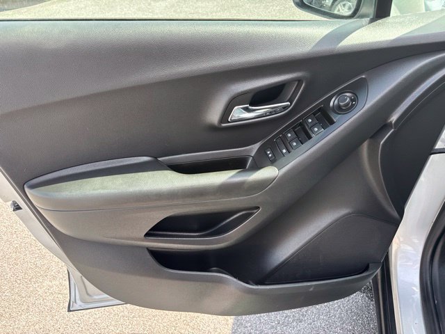 Used 2022 Chevrolet Trax LS w/ Tint and Cruise Package FWD image 14