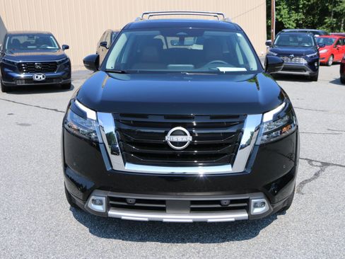 Used 2025 Nissan Pathfinder Platinum AWD/4WD image 10