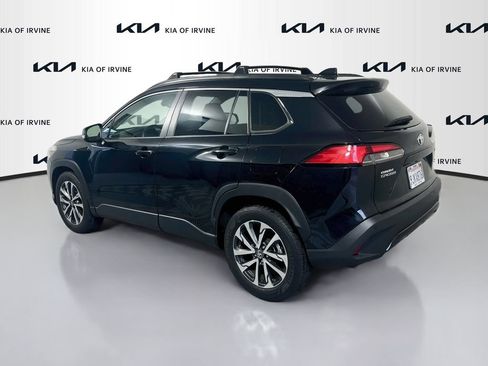 Used 2023 Toyota Corolla Cross XLE w/ Convenience Package FWD image 5