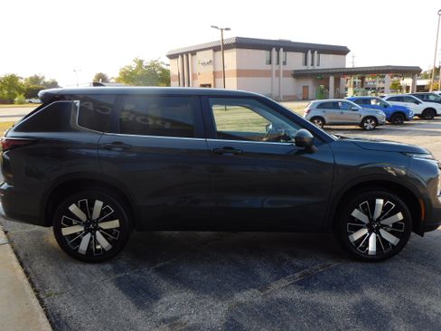 New 2025 Mitsubishi Outlander SE image 6