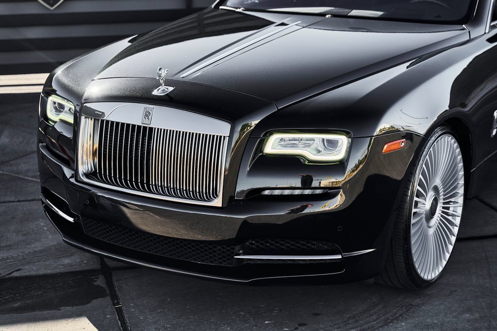Used 2019 Rolls-Royce Dawn RWD image 6