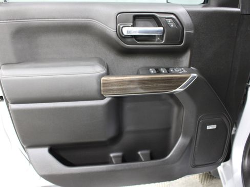 Used 2021 Chevrolet Silverado 1500 LT Trail Boss w/ Convenience Package II image 6