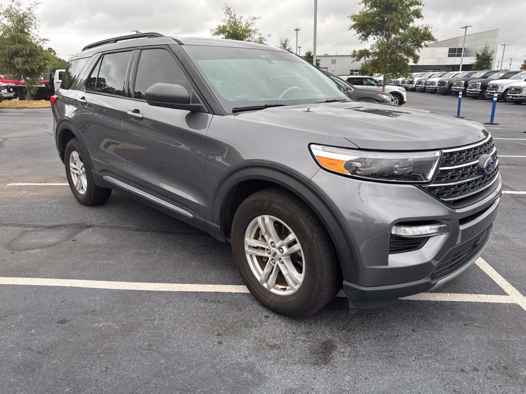 Used 2022 Ford Explorer XLT w/ Equipment Group 202A AWD/4WD image 16