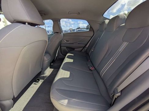 Used 2022 Hyundai Elantra Blue FWD image 12