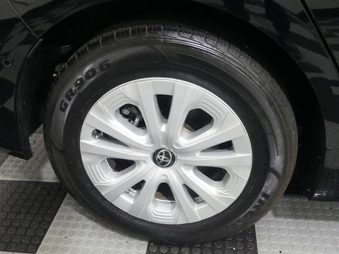 Used 2022 Toyota Prius LE image 17