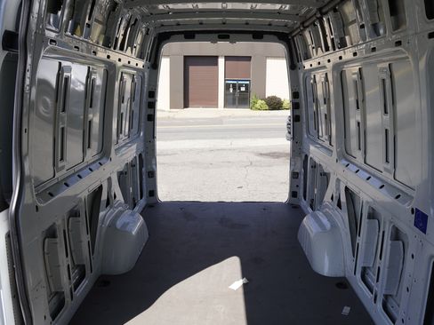 Used 2021 Mercedes-Benz Sprinter 2500 w/ Driver Convenience Package image 14