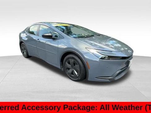 Used 2024 Toyota Prius LE FWD image 10